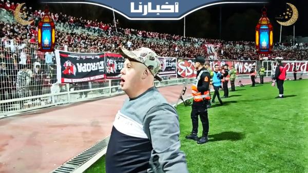 شاب من "ذوي الاحتياجات الخاصة" يشعل مدرجات ملعب سانية الرمل والجماهير التطوانية تتفاعل معه بهستيرية